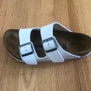 White Arizona Birkenstock’s size 39